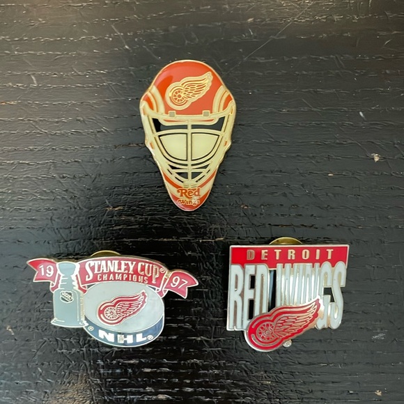 Choose vintage Red Wings pin, NHl, hockey accessories, red and white - Picture 1 of 8